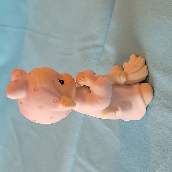 Vintage Precious Moments "Isn't He Precious?" 522988 - Picture 2 of 5